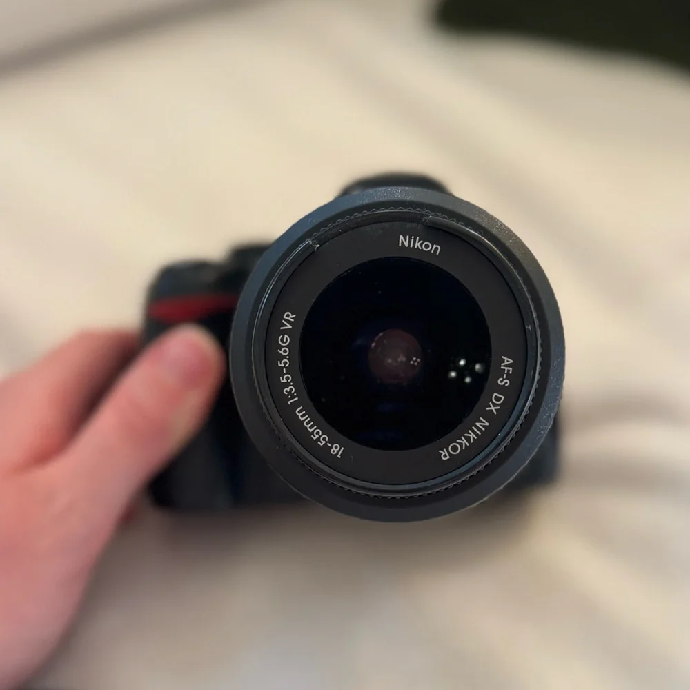Nikon D3000 10.2MP Digital SLR Camera, 18-55mm f/3.5-5.6G AF-S DX VR Nikkor Lens